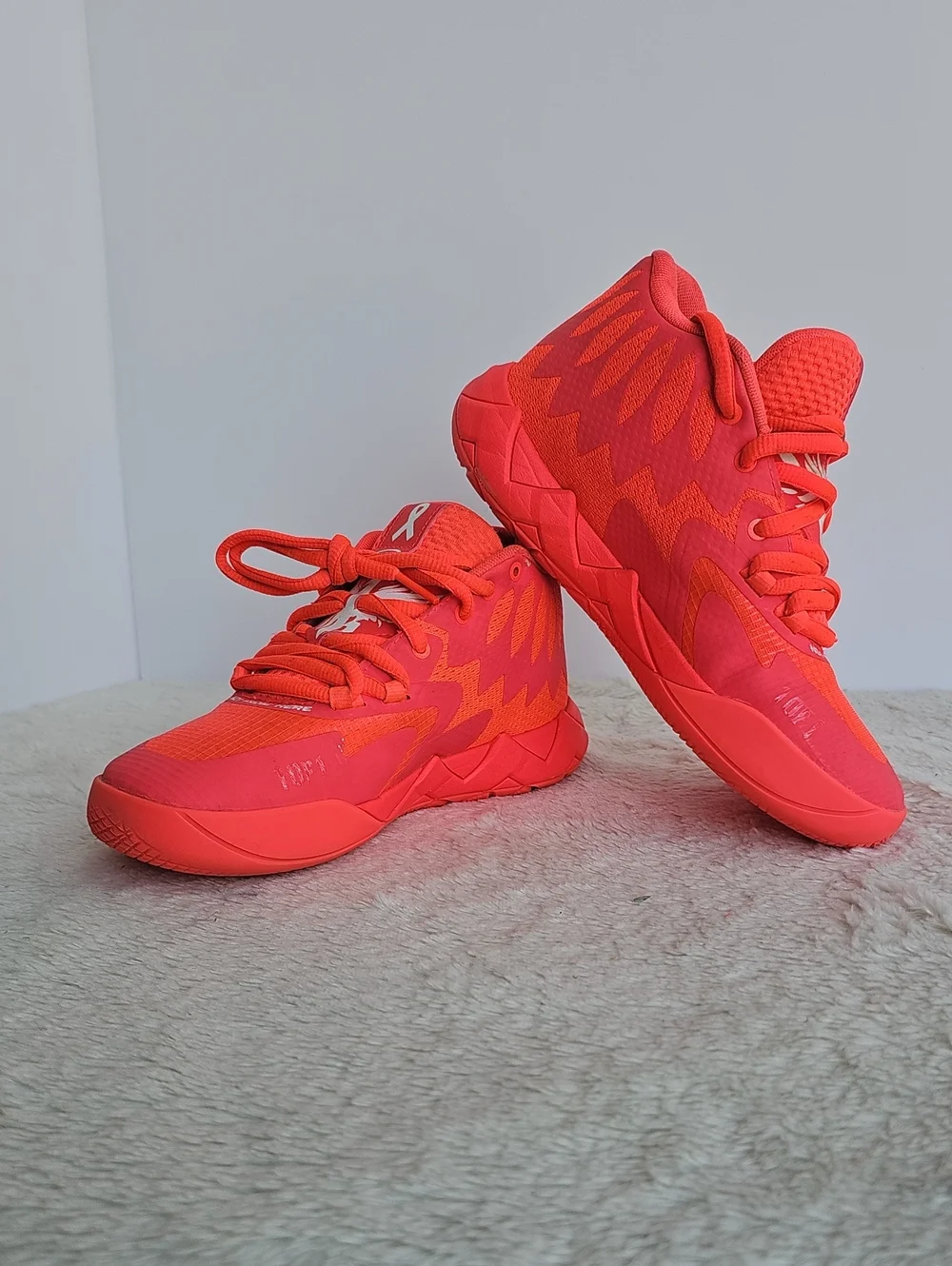 Puma MB.01 Jr Breast Cancer Awareness Pink Alert GS Size 4.5Y (309824-01)